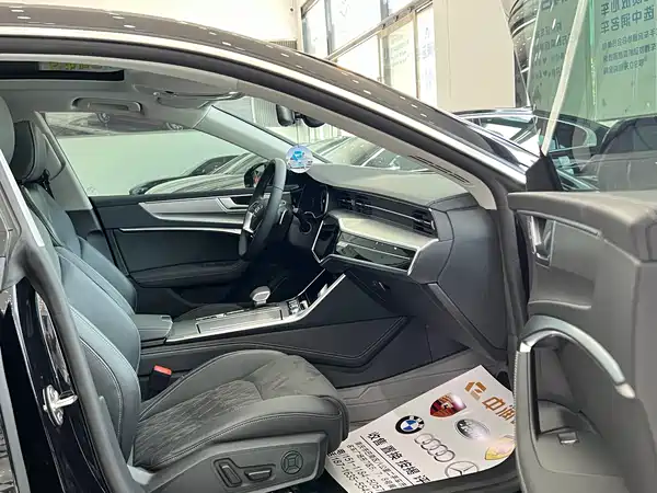 Audi A7L 2025