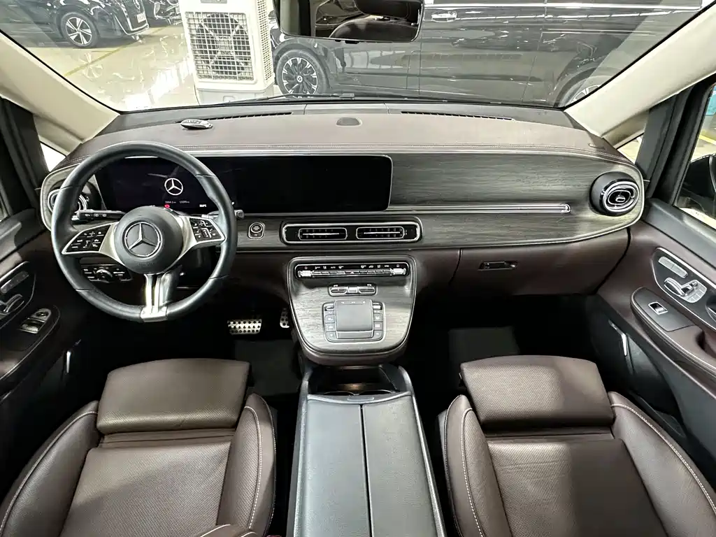 Mercedes-Benz V-Class 2024 — фото 8