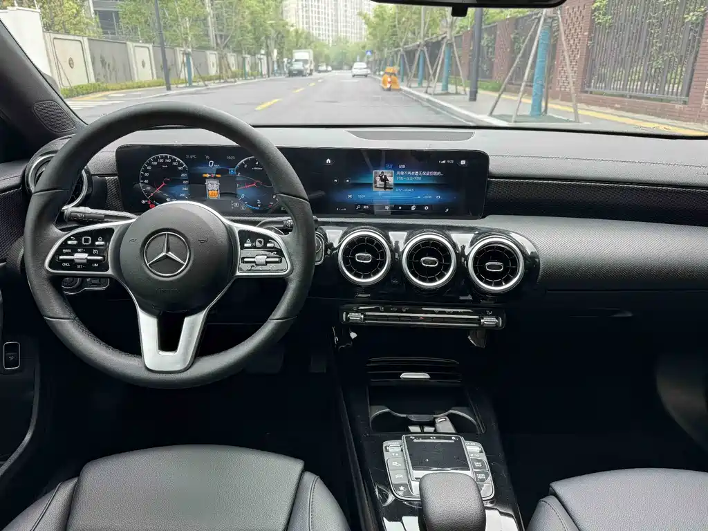Mercedes-Benz A-Class 2021 — фото 11