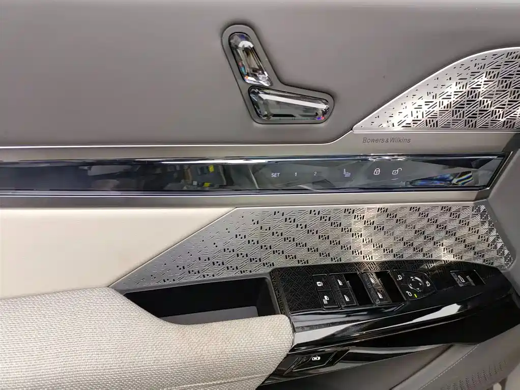 BMW i7 2023 — фото 11