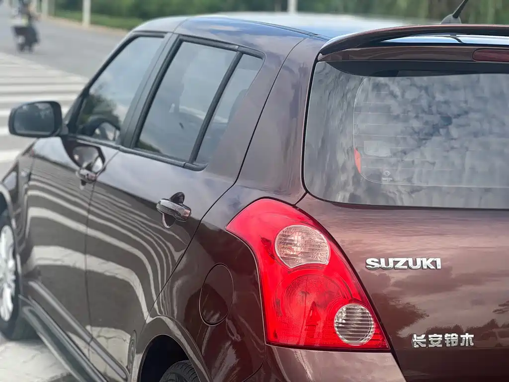 Suzuki Swift 2014 — фото 13