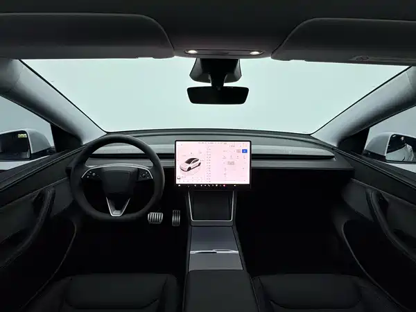 Tesla Model Y 2025