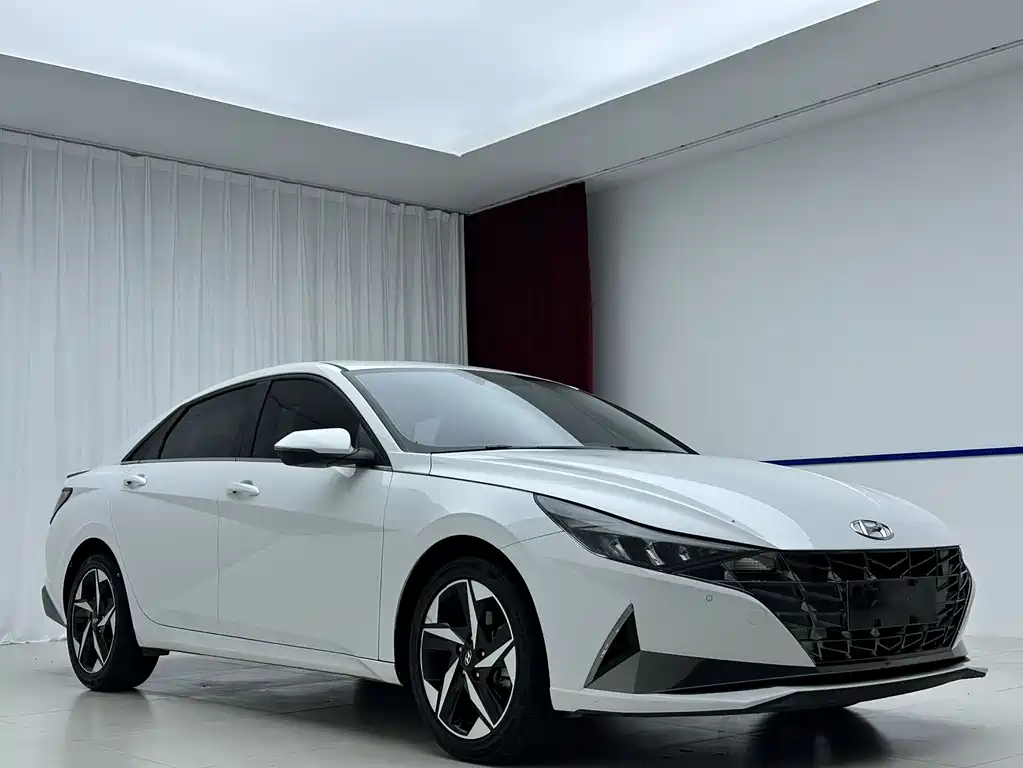Hyundai Elantra 2022