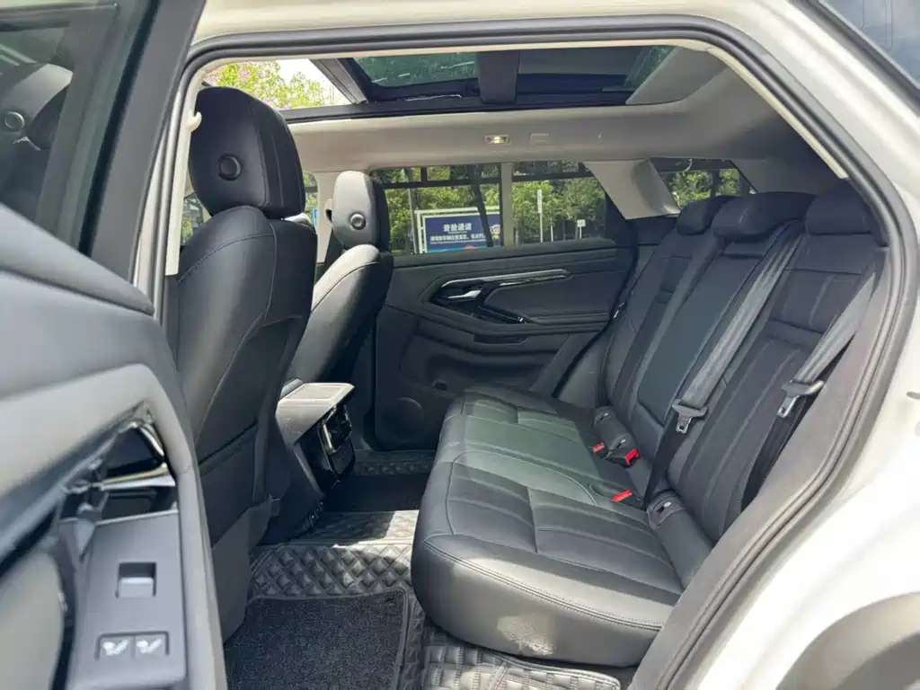 Land Rover Range Rover Evoque 2023 — фото 8