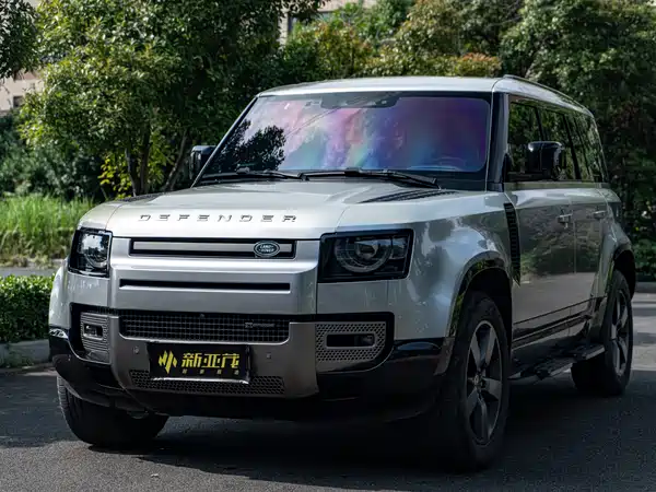 Land Rover Defender 2023