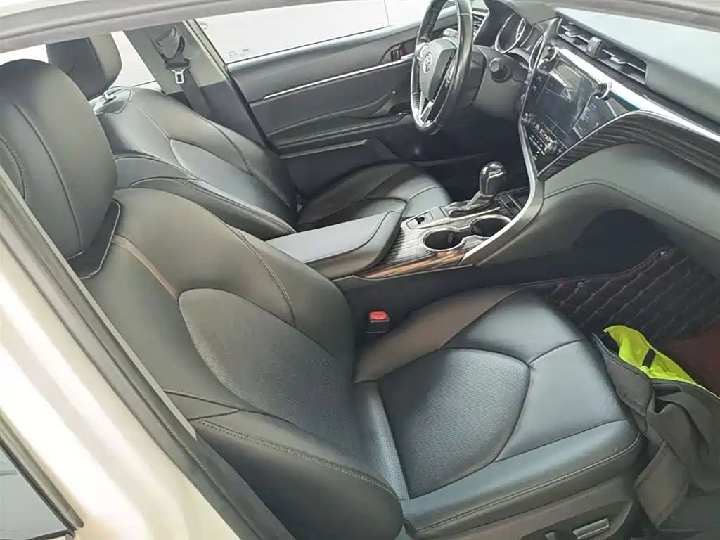 Toyota Camry 2019 — фото 25