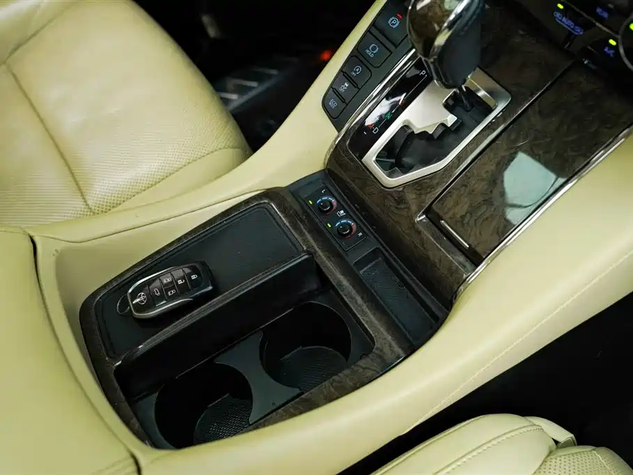 Toyota Alphard 2018 — фото 12