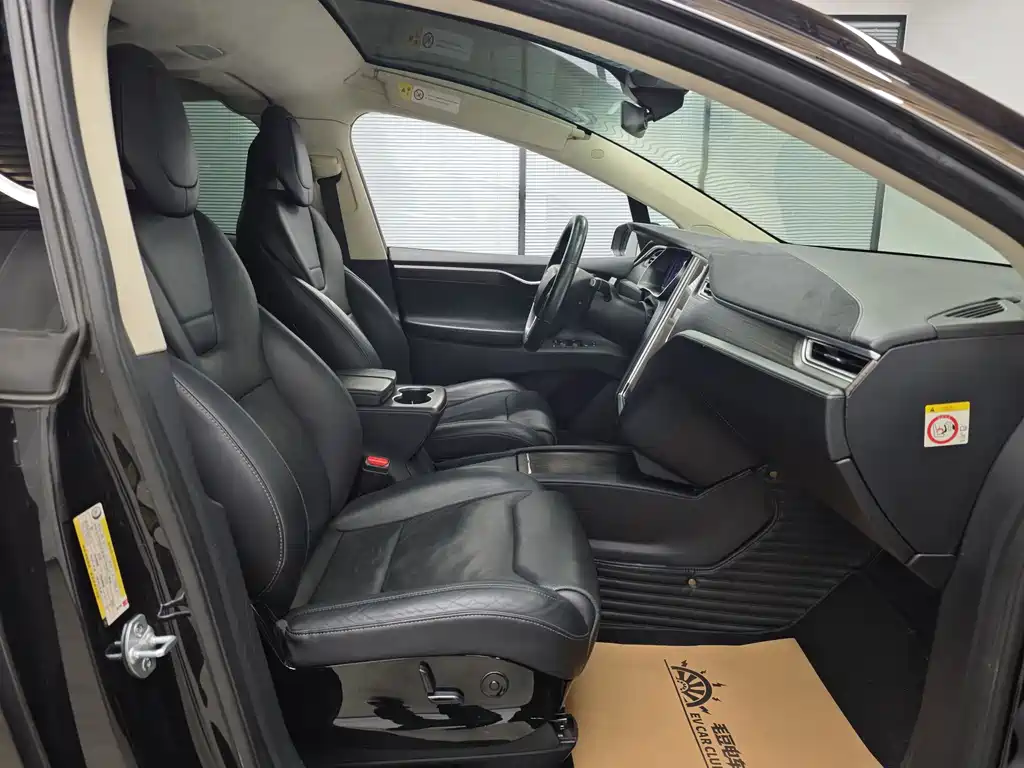 Tesla Model X 2016 — фото 47