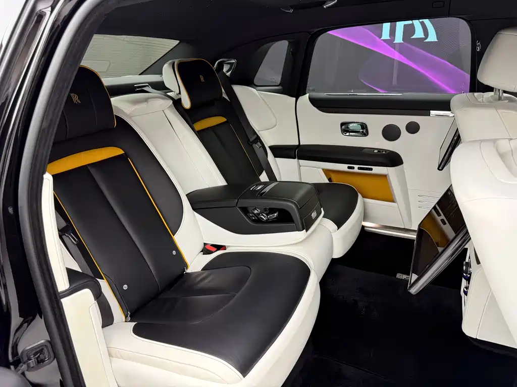 Rolls-Royce Ghost 2021 — фото 16