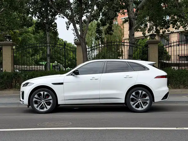 Jaguar F-PACE 2024