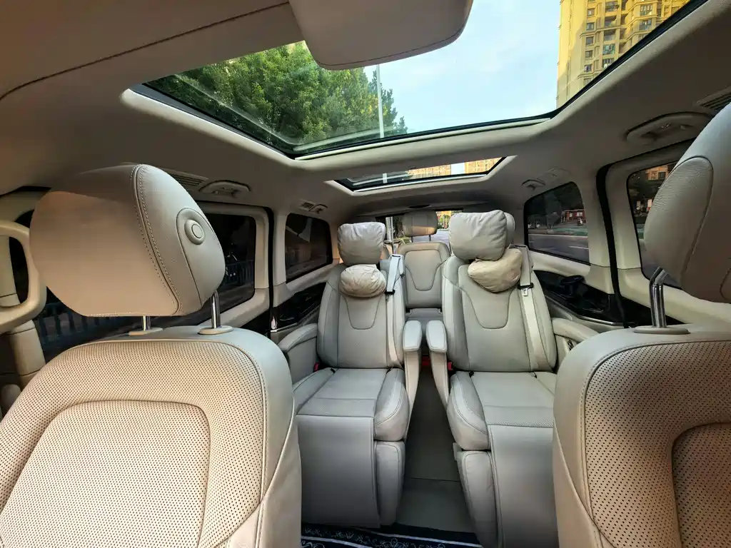 Mercedes-Benz V-Class 2019 — фото 20