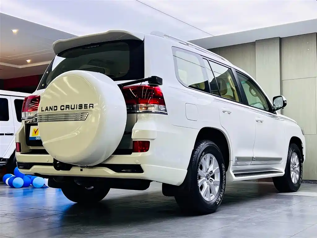 Toyota Land Cruiser 2017 — фото 4