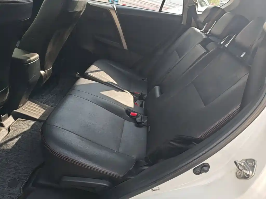 Toyota RAV4 2016 — фото 17