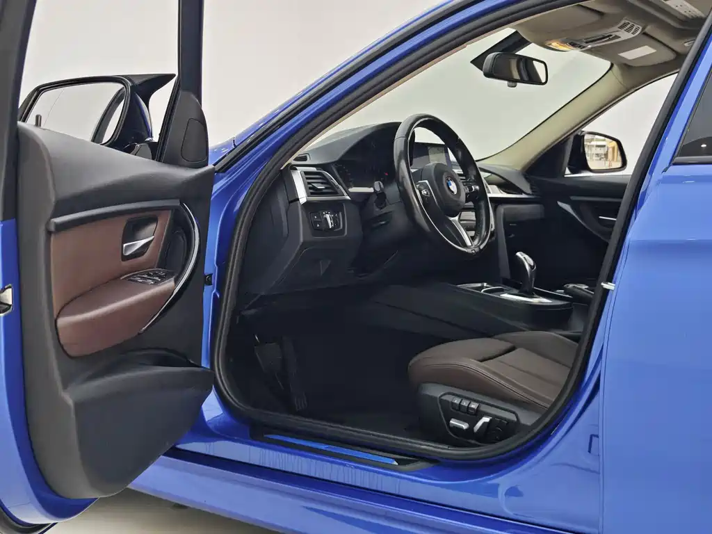 BMW 3 Series 2018 — фото 10