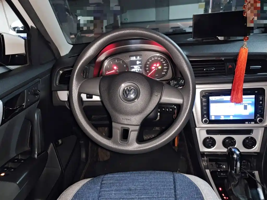 Volkswagen Lavida 2015