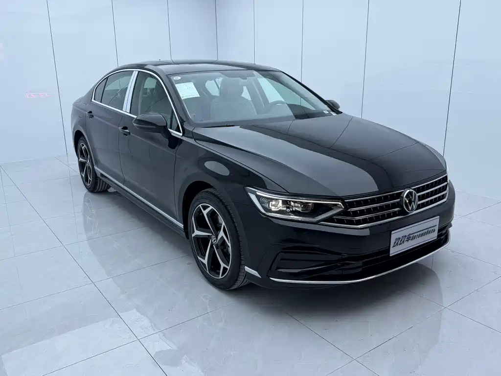 Volkswagen Magotan 2025