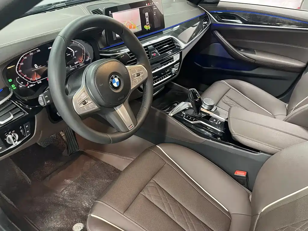 BMW 5 Series 2023 — фото 11