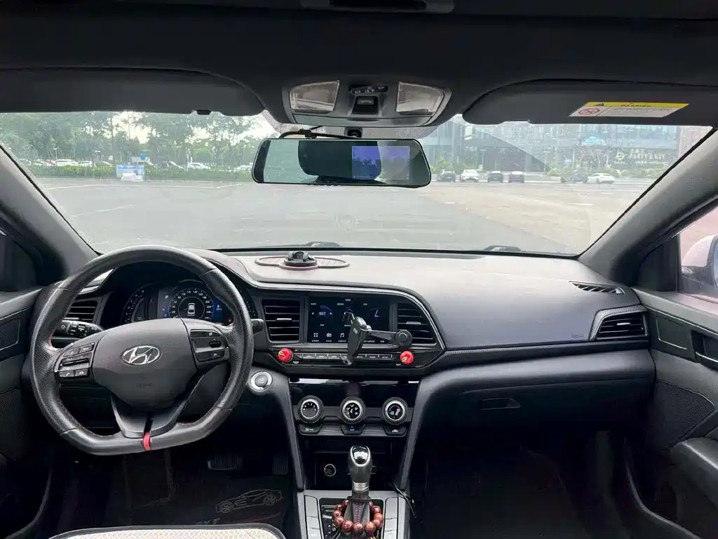 Hyundai Elantra 2020 — фото 10