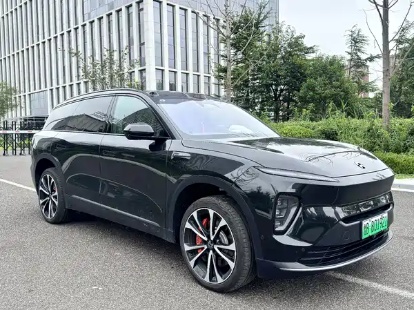 NIO ES8 2023