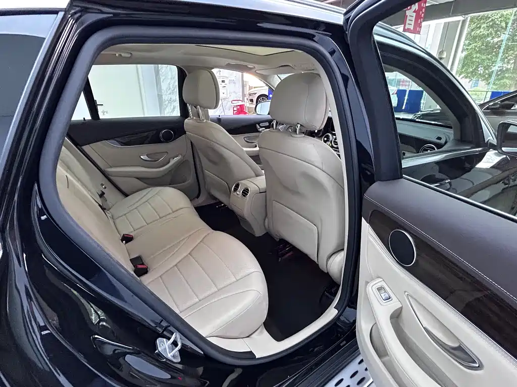 Mercedes-Benz GLC 2018 — фото 11
