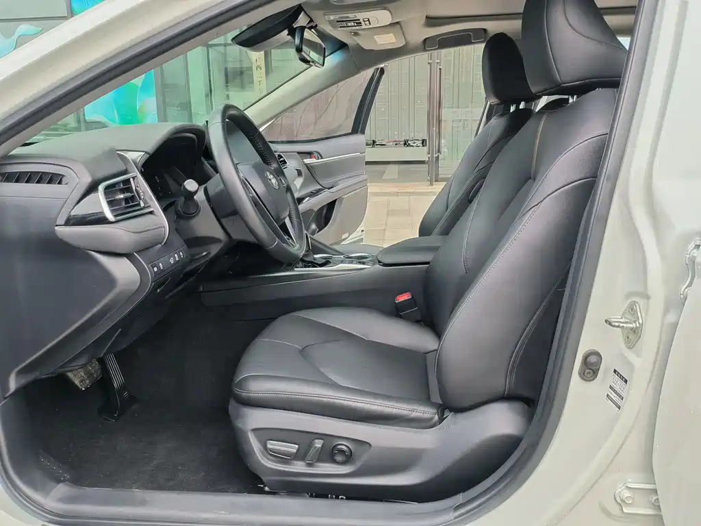 Toyota Camry 2021 — фото 10