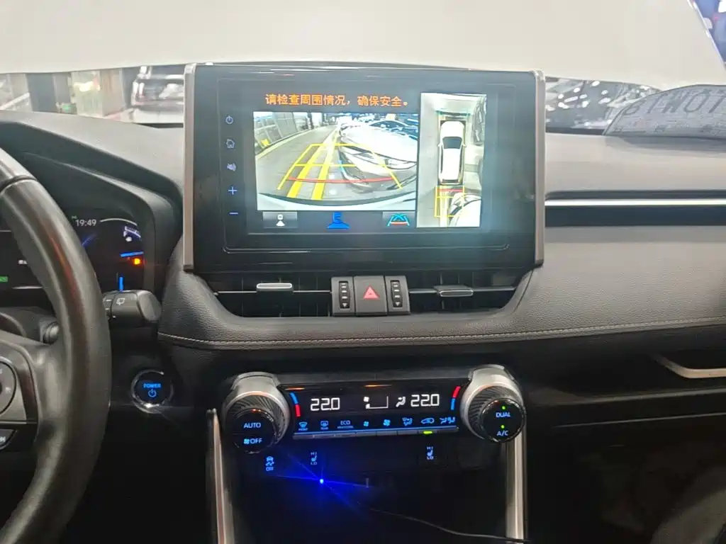 Toyota RAV4 2021 — фото 13