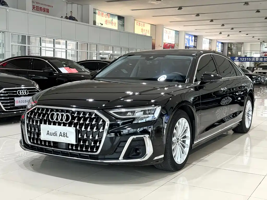 Audi A8 2023 — фото 1