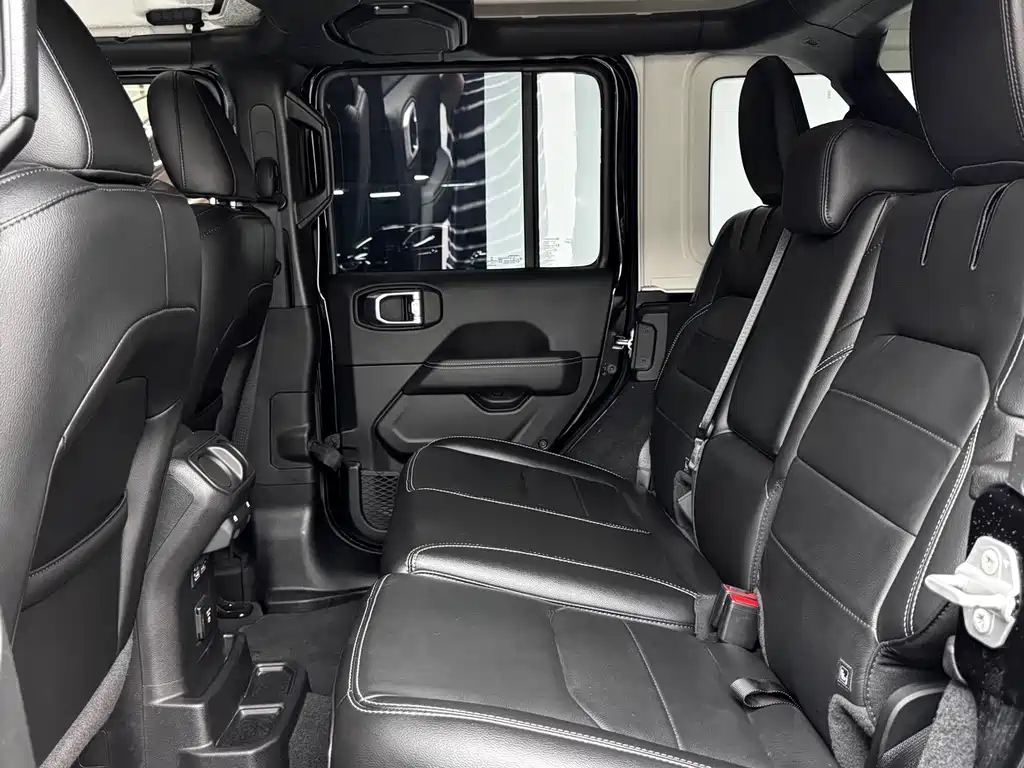 Jeep Wrangler New Energy 2021 — фото 18