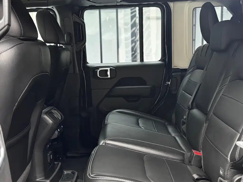 Jeep Wrangler New Energy 2021 — фото 15