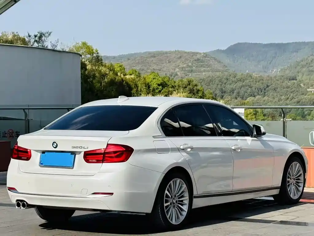 BMW 3 Series 2018 — фото 6