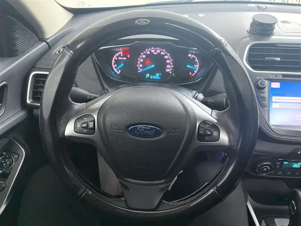 Ford Escort 2018 — фото 11