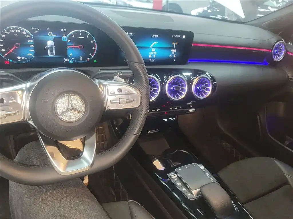 Mercedes-Benz A-Class 2022 — фото 10