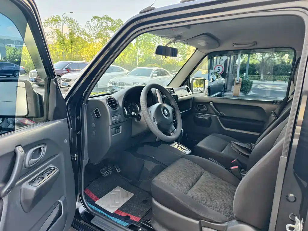 Suzuki Jimny 2013 — фото 16