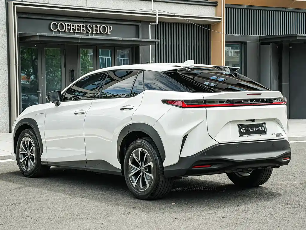 Lexus RZ 2023