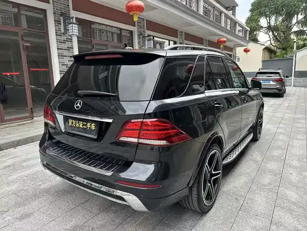 Mercedes-Benz M-Class 2012