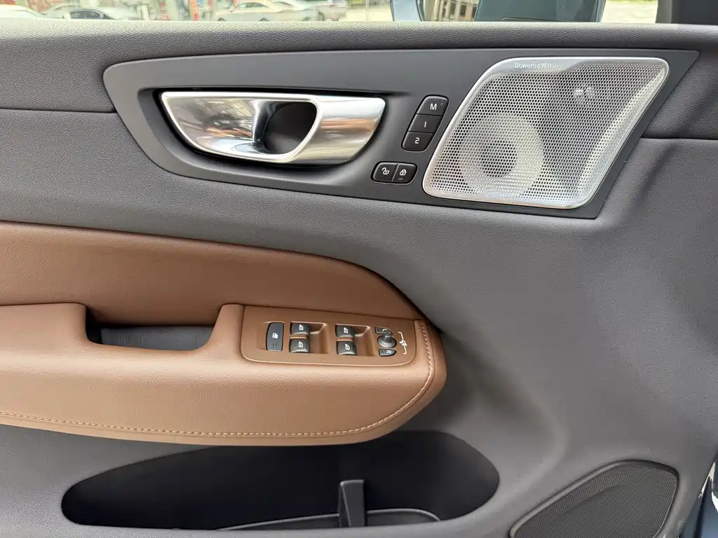 Volvo XC60 PHEV 2024 — фото 16