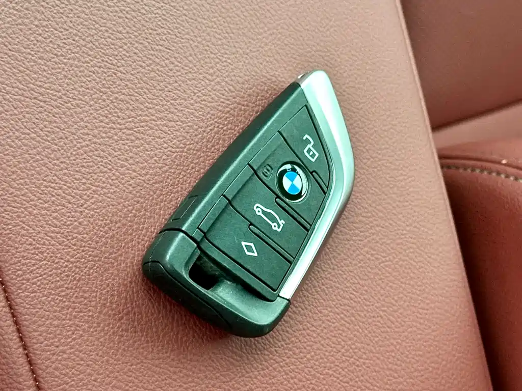 BMW i4 2025 — фото 14