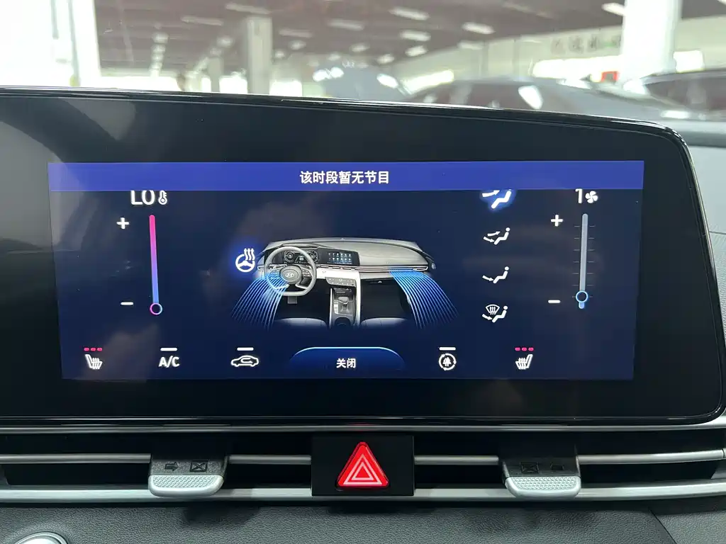 Hyundai Elantra 2022 — фото 20