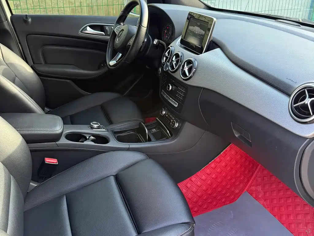 Mercedes-Benz B-Class 2017 — фото 11