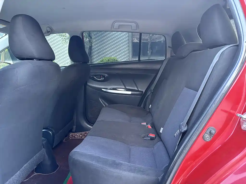 Toyota Yaris L 2016 — фото 10