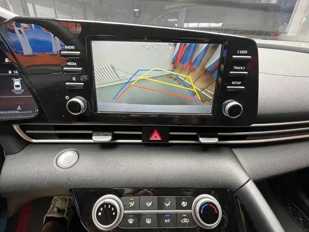 Hyundai Elantra 2023 — фото 19