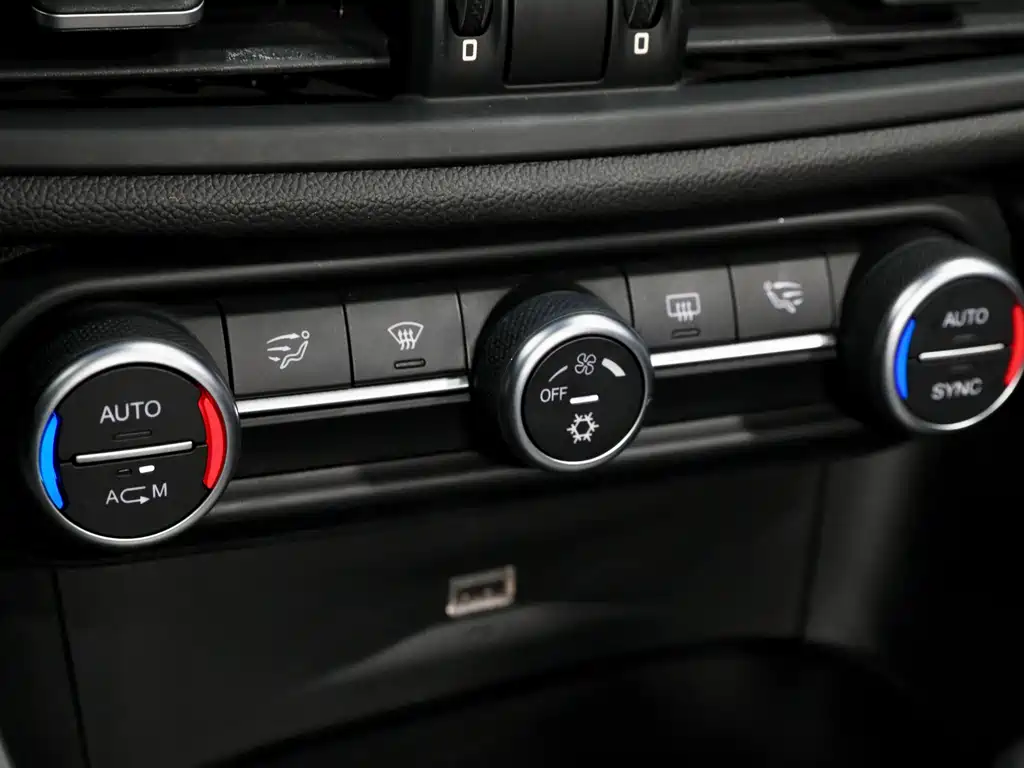 Alfa Romeo Giulia 2017 — фото 15