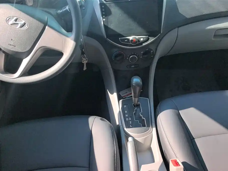 Hyundai Verna 2016 — фото 16