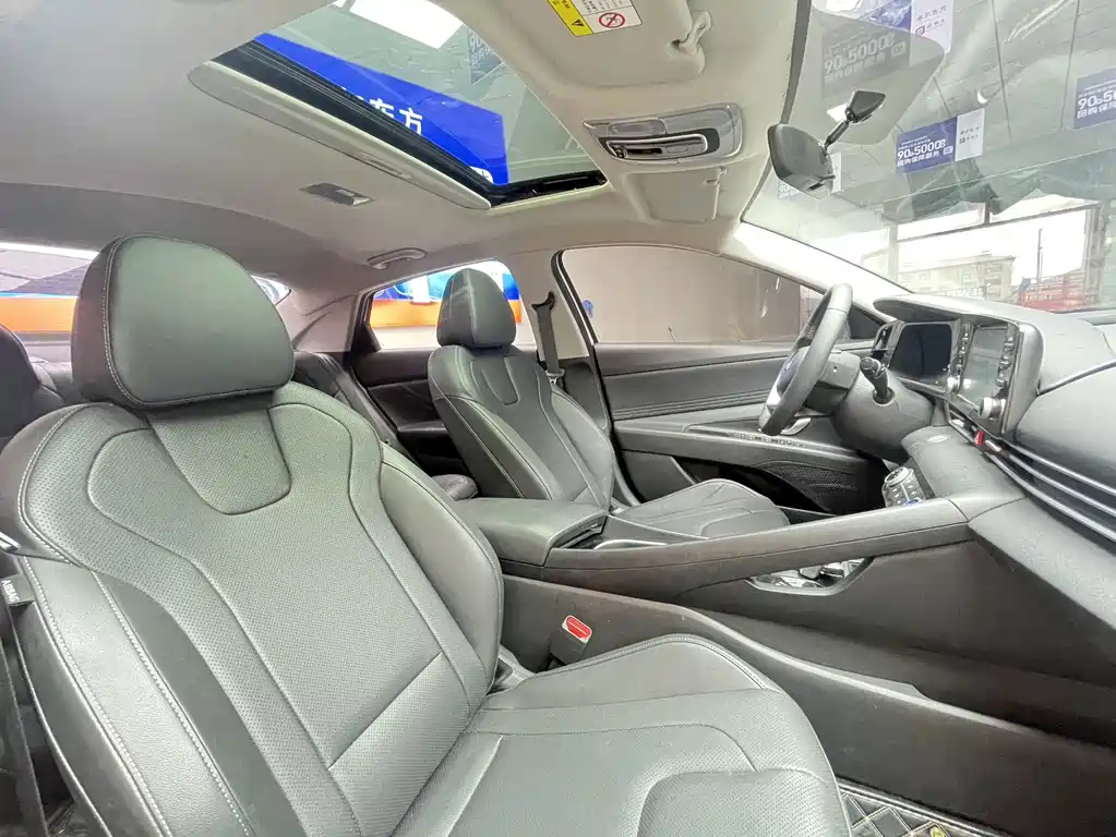 Hyundai Elantra 2023 — фото 15