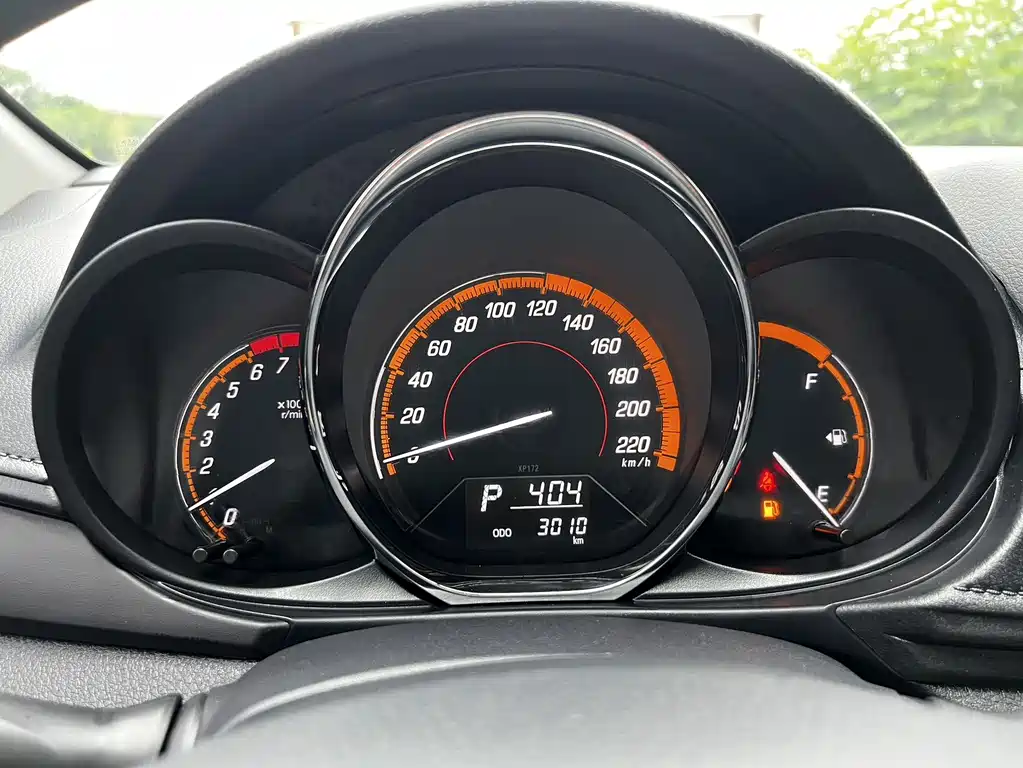 Toyota Yaris L 2022 — фото 16