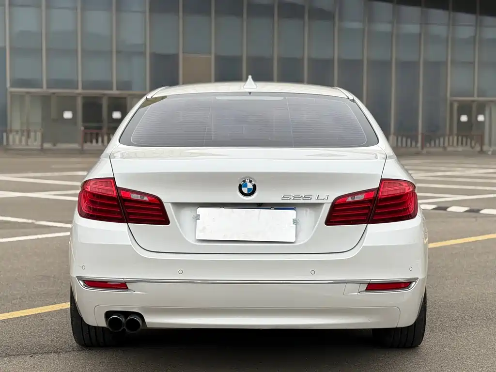BMW 5 Series 2016 — фото 9