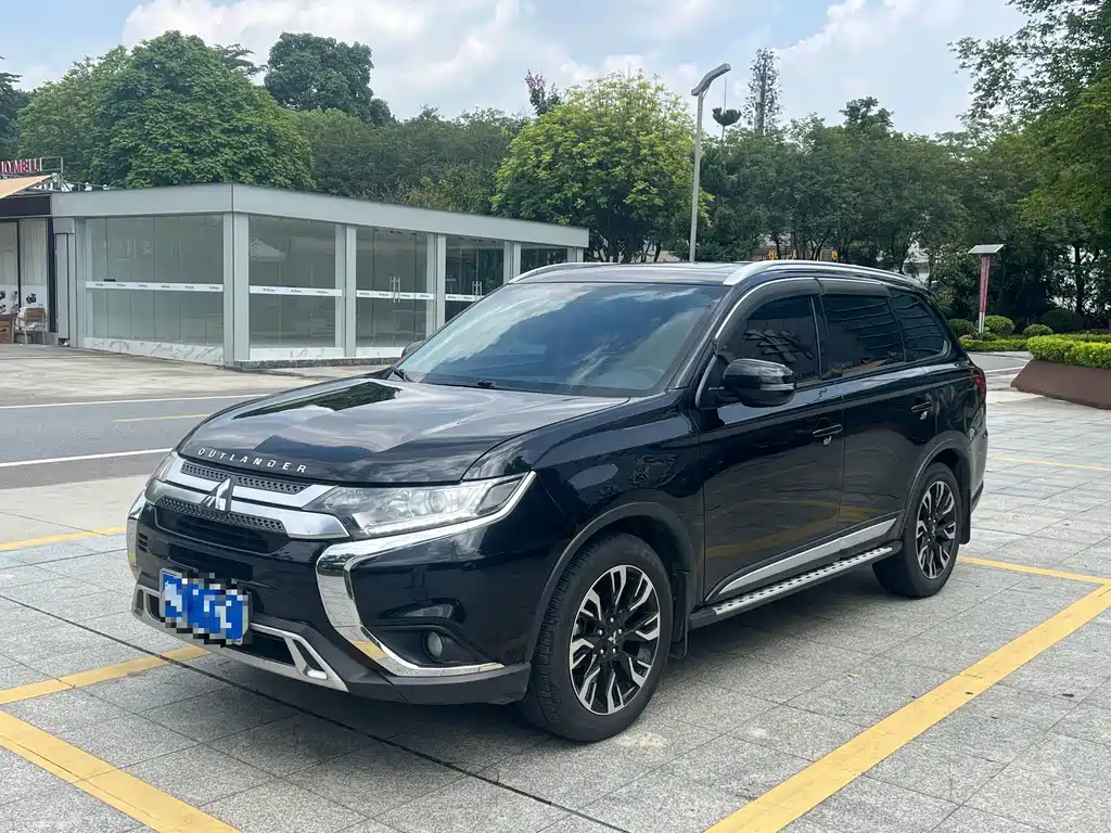 Mitsubishi Outlander 2019 — фото 1