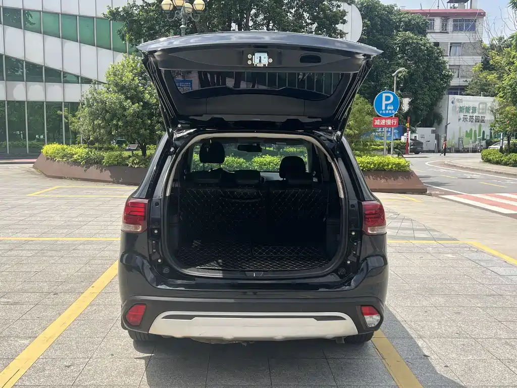 Mitsubishi Outlander 2019 — фото 13