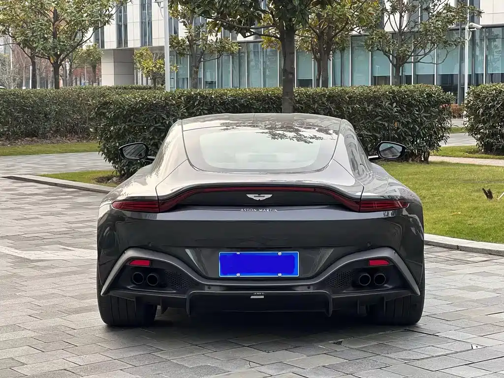 Aston Martin V8 Vantage 2020 — фото 7