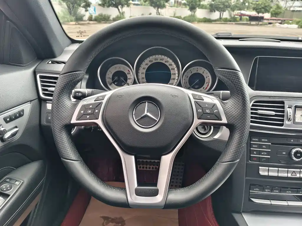Mercedes-Benz E-Class 2016 — фото 15